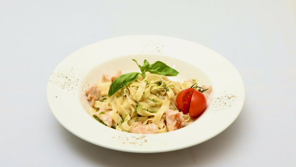 Home-made pasta with salmon